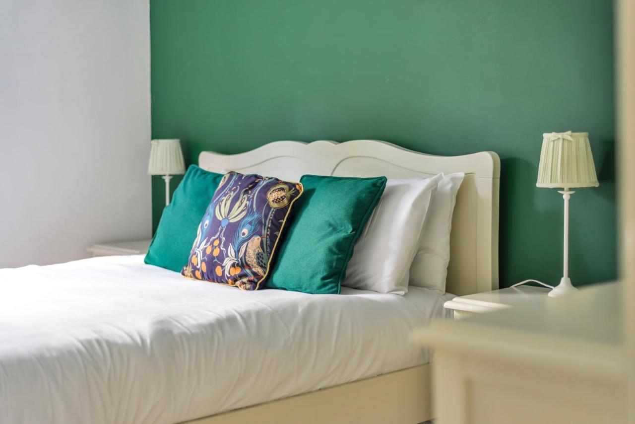 St Court - 2 Bed House 10 Mins To Station