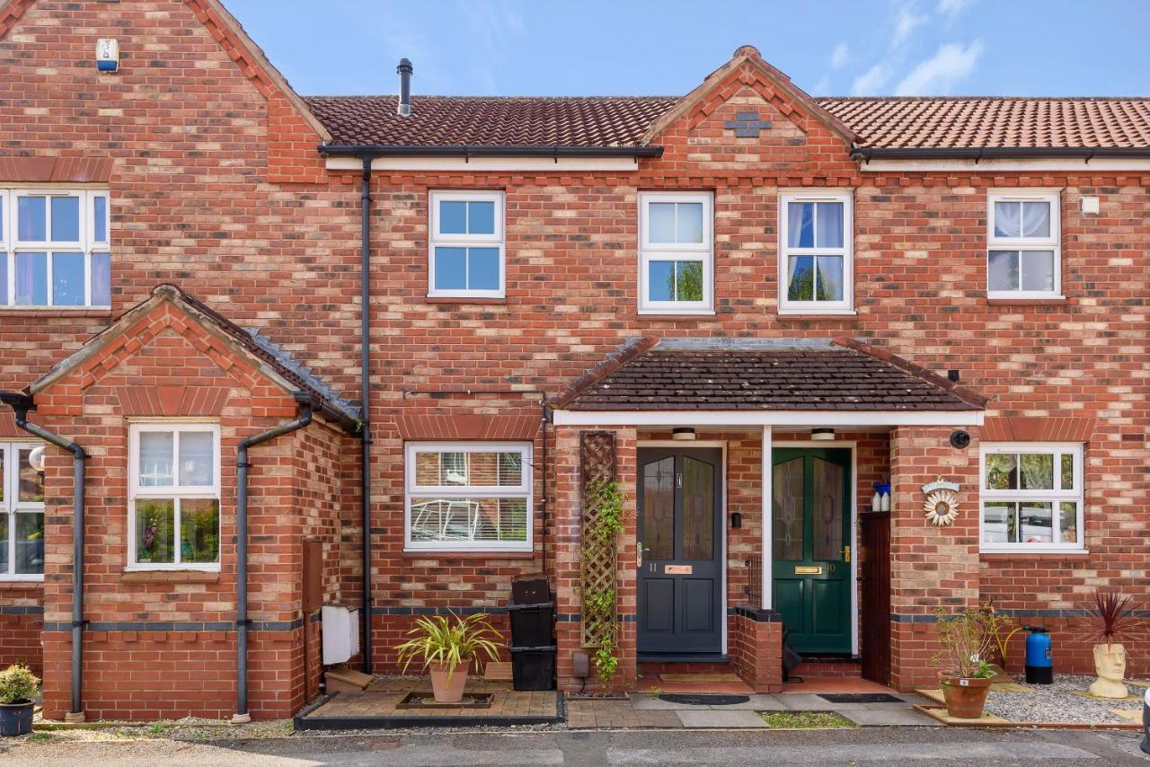 St Court - 2 Bed House 10 Mins To Station Holiday home
